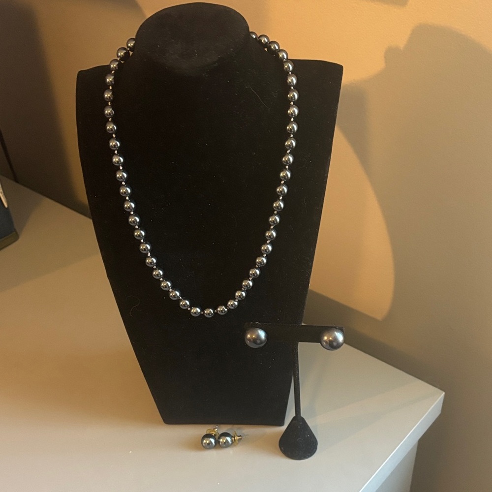 Elegant Gray Pearl Necklace and 2 earring set